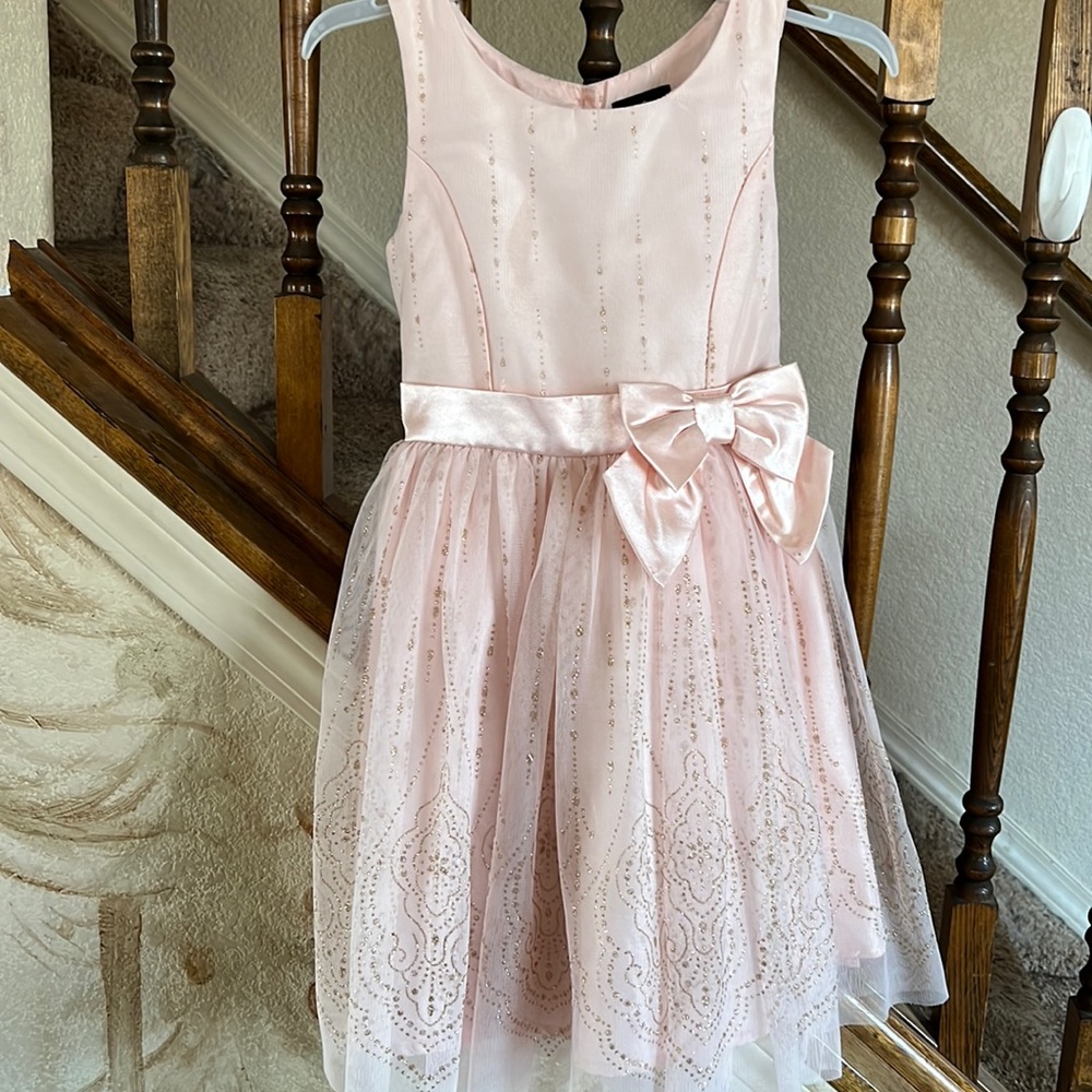 Beautiful girls dress. Size 6.